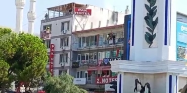 GEMLİK'DE PASAJIN ÇATISINDA YANGIN PANİĞİ