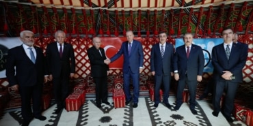 CUMHURBAŞKANI ERDOĞAN: "TÜRKLER, KÜRTLER, ARAPLAR OLARAK KARDEŞÇE KUCAKLAŞMAMIZI ENGELLEYEMEZSİNİZ" "BÜYÜK VE GÜÇLÜ TÜRKİYE'NİN ŞAFAĞI SÖKMÜŞTÜR" "COĞRAFYAMIZI İSTİKRARSIZLIĞA BOĞMAK İSTEYEN SOYKIRIMCILAR KAYBEDECEK, KAZANAN İNSANLIK CEPHESİ OLACAK, KARDEŞLİK OLACAK, BARIŞ VE İSTİKRAR OLACAK, KAZANAN 86 MİLYON VATANDAŞIYLA TÜRK MİLLETİ OLACAK"
