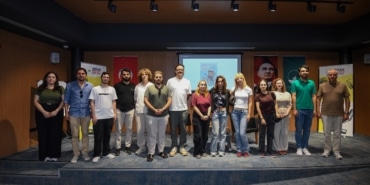 OSMANGAZİ MEDYA AKADEMİSİ GENÇLERE YENİ UFUKLAR AÇIYOR OSMANGAZİ'DE GENÇLERİN MEDYA YOLCULUĞU SÜRÜYOR MEDYANIN GELECEĞİ İÇİN OSMANGAZİ'DE KAPSAMLI EĞİTİM