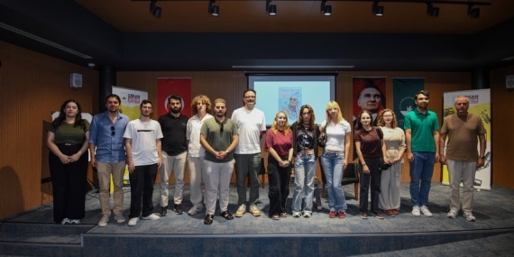 OSMANGAZİ MEDYA AKADEMİSİ GENÇLERE YENİ UFUKLAR AÇIYOR OSMANGAZİ'DE GENÇLERİN MEDYA YOLCULUĞU SÜRÜYOR MEDYANIN GELECEĞİ İÇİN OSMANGAZİ'DE KAPSAMLI EĞİTİM