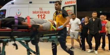 KAVGADA ŞİŞEYLE YARALANDI, TÜFEĞİYLE GERİ DÖNÜP ATEŞ AÇTI: 2 YARALI