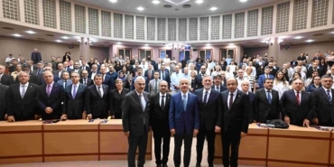 BTSO VE YÖK İŞ BİRLİĞİYLE BURSA UYGULAMALI EĞİTİMİN ÜSSÜ OLUYOR YÜKSEKÖĞRETİM KURULU BAŞKANI PROF. DR. EROL ÖZVAR: "ÖĞRENCİLER ÜNİVERSİTEDEYKEN ÇALIŞMA HAYATININ İŞLEYİŞİNİ ÖĞRENECEK"
