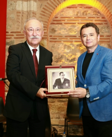 USTA OYUNCU ALTAN ERKEKLİ OSMANGAZİ'DE "BİR MEMLEKET HİKAYESİ" ANLATTI OSMANGAZİ'DE BÜYÜK ZAFERİN RUHU GURURLA YAŞANDI