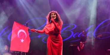KESTEL BELEDİYESİ'NİN 30 AĞUSTOS KUTLAMALARINDA MELA BEDEL RÜZGÂRI