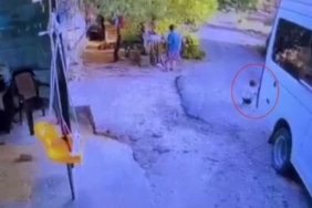 GERİ MANEVRA YAPAN BABA, ÖLÜMÜNE SEBEP OLDUĞU BEBEĞİNİN CENAZESİNİ GÖZYAŞLARI ARASINDA TESLİM ALDI 1,5 YAŞINDAKİ BEBEĞİN CENAZESİNİ ALAN AİLESİNİN FERYATLARI YÜREKLERİ DAĞLADI