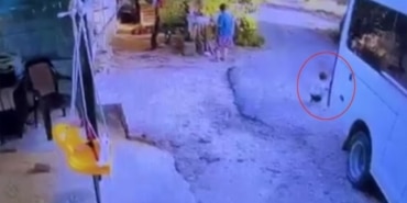 GERİ MANEVRA YAPAN BABA, ÖLÜMÜNE SEBEP OLDUĞU BEBEĞİNİN CENAZESİNİ GÖZYAŞLARI ARASINDA TESLİM ALDI 1,5 YAŞINDAKİ BEBEĞİN CENAZESİNİ ALAN AİLESİNİN FERYATLARI YÜREKLERİ DAĞLADI