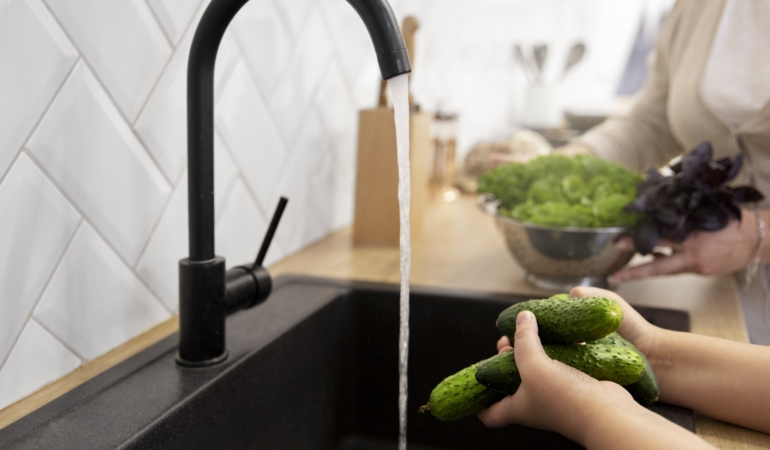 close-up-hands-washing-cucumbers-scaled-1