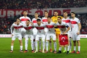 A MİLLİ FUTBOL TAKIMI'NIN, ULUSLAR LİGİ MACERASI BAŞLIYOR İLK KEZ ULUSLAR A LİGİ'NDE MÜCADELE EDECEK MİLLİLERİN, A LİGİ'NDEKİ İLK RAKİBİ FRANSA FRANSA İLE 7. RANDEVU AY-YILDIZLILARIN 655. KARŞILAŞMASI VİNCENZO MONTELLA'NIN 37. MAÇI ZİDANE'NIN İLK MAÇI MİLLİLERE KARŞI FELİX ZWAYER DÜDÜK ÇALACAK