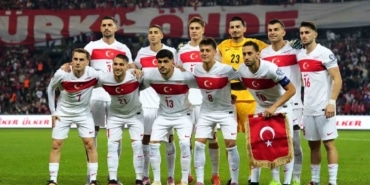 A MİLLİ FUTBOL TAKIMI'NIN, ULUSLAR LİGİ MACERASI BAŞLIYOR İLK KEZ ULUSLAR A LİGİ'NDE MÜCADELE EDECEK MİLLİLERİN, A LİGİ'NDEKİ İLK RAKİBİ FRANSA FRANSA İLE 7. RANDEVU AY-YILDIZLILARIN 655. KARŞILAŞMASI VİNCENZO MONTELLA'NIN 37. MAÇI ZİDANE'NIN İLK MAÇI MİLLİLERE KARŞI FELİX ZWAYER DÜDÜK ÇALACAK