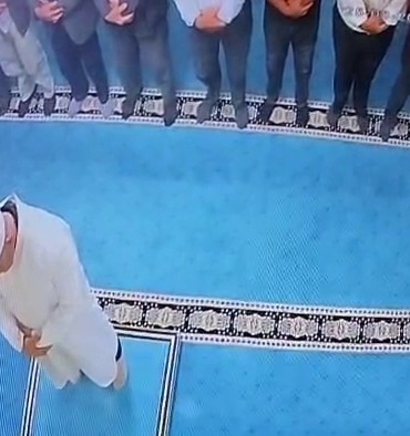 CAMİDE KEDİYİ TEKMELEYEN ŞAHSA SOSYAL MEDYADA TEPKİ YAĞDI: BAŞSAVCILIK HAREKETE GEÇTİ, GÖZALTINA ALINDI