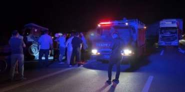 İZNİK'TE TIR, TRAKTÖRE ARKADAN ÇARPTI: 1 ÖLÜ