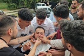 BURSA'DA ASIRLIK DÜĞÜN GELENEĞİ: 200 METREYİ 4 SAATTE GEÇTİLER DAMAT YOLUN ORTASINDA KAHVE PİŞİRDİ, GENÇLER GELİN ARABASININ ÖNÜNDE YEMEK YEDİ