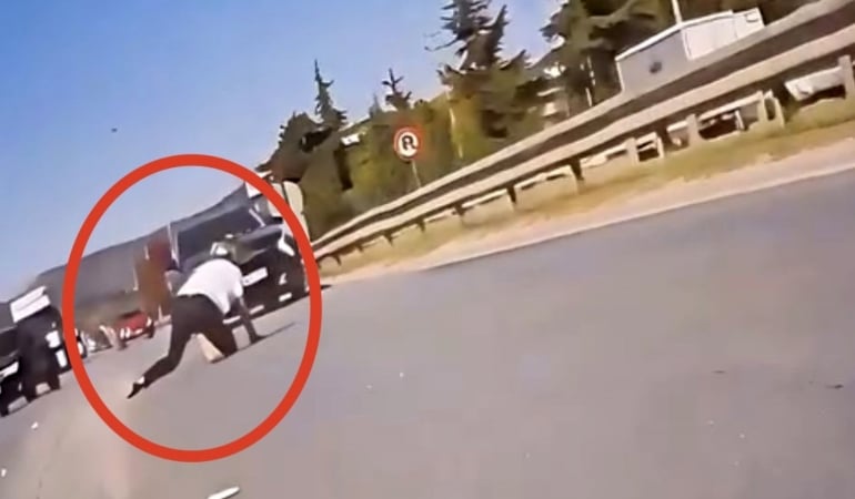 KIRMIZI IŞIK İHLALİ YAPAN CİPE MOTOSİKLET ÇARPTI: ÖLÜMDEN DÖNDÜ
