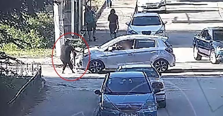 MİNİK MAVİ'NİN HAYATINI KAYBETTİĞİ KAZANIN GÖRÜNTÜLERİ ORTAYA ÇIKTI KAZADA ÖLEN 3 YAŞINDAKİ ELİF MAVİ AVLİ'NİN ACILI AİLESİ SÜRÜCÜYE EV HAPSİ VERİLMESİNE VE BİLİRKİŞİ RAPORUNA İTİRAZ ETTİ
