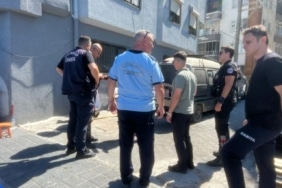 BURSA'DA SEYYAR SATICI DENETİMİNDE ARBEDE: ZABITA MEMURU YARALANDI BURSA'DA DENETİM SIRASINDA ZABITA MEMURU YARALANDI