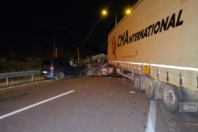 BURSA'DA TIR İLE OTOMOBİL ÇARPIŞTI: 1 ÖLÜ, 7 YARALI