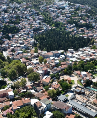 BURSA'DA ÖYLE BİR MAHALLE VAR Kİ SUÇLULAR SOKAĞINDAN GEÇEMİYOR BURSA'NIN O MAHALLESİ KAMERALARLA DONATILDI ÇOCUK VE KADINLARIN RAHAT HAREKET ETTİĞİ MAHALLEDE, VUKUATLAR BİTME NOKTASINA GELDİ PINARBAŞI MAHALLE MUHTARI MEHMET DURSUN: "ARTIK SIKINTI OLUŞTURABİLECEK KİŞİ BİLE SOKAKLARIMIZDAN GEÇMİYOR"