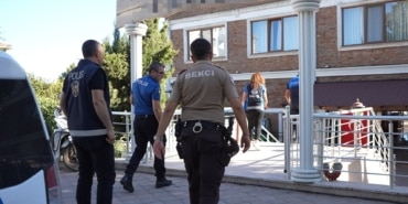 GELİBOLU'DA BAŞKAN GEREĞİNİ YAPTI: OTEL MÜHÜRLENDİ İŞ ADAMINA AİT AKARYAKIT İSTASYONLARININ MÜHÜRLENMESİ İÇİN ÇALIŞMA BAŞLATILDI