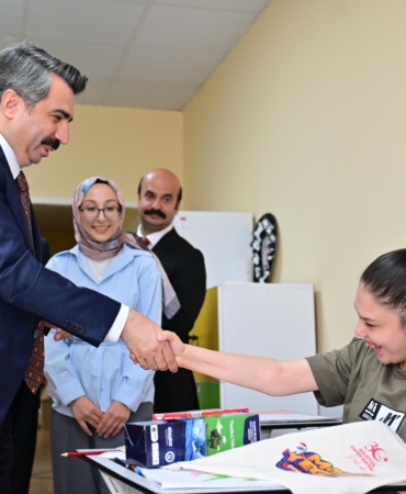 BAŞKAN OKTAY YILMAZ, ÖZEL ÖĞRENCİLERİN HEYECANINA ORTAK OLDU
