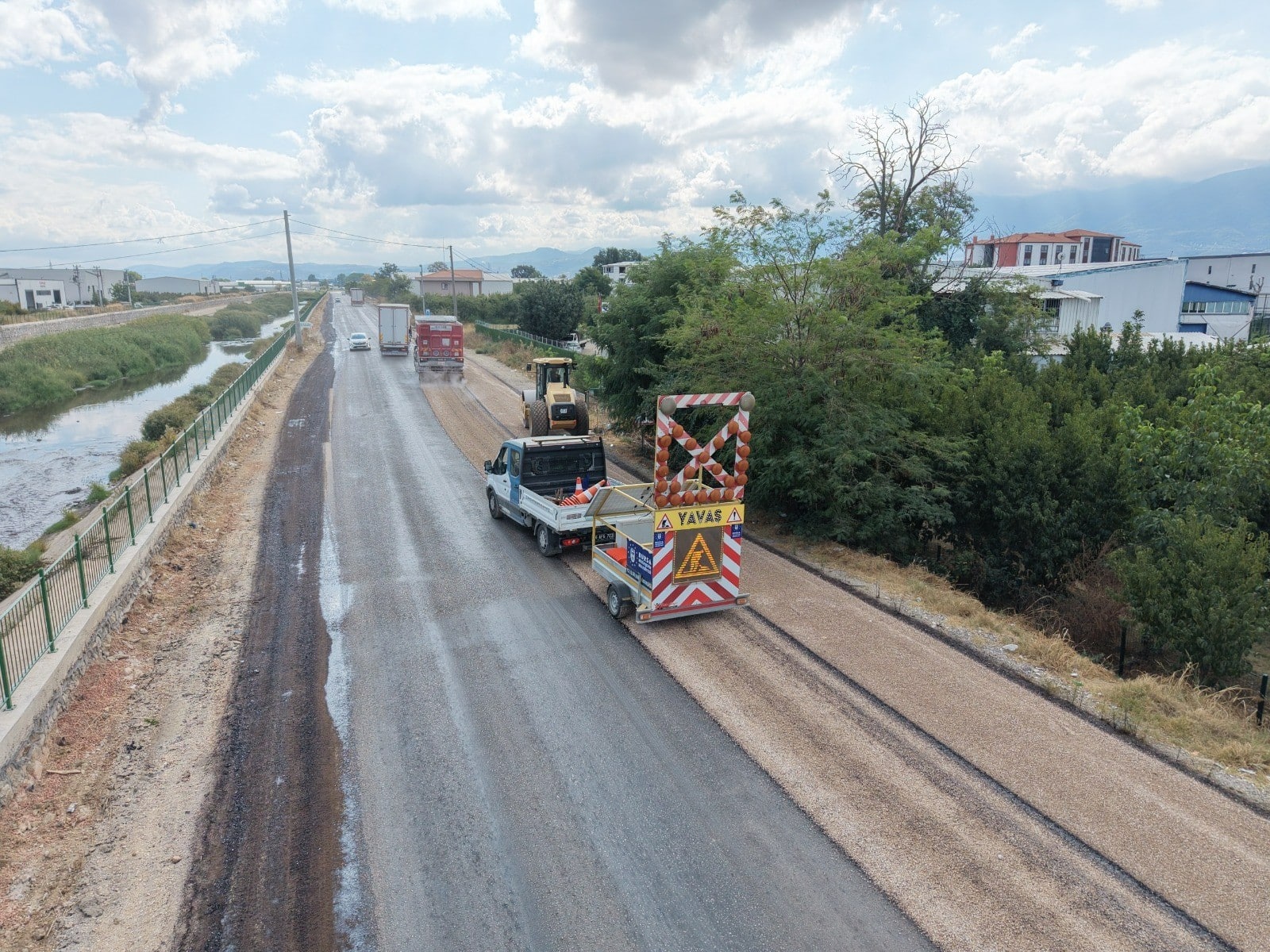 BÜYÜKŞEHİR SAMANLI BAĞLANTI YOLUNU YENİLEDİ