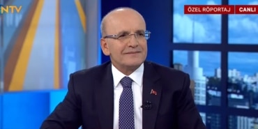 BAKAN ŞİMŞEK: "ÇOK SINIRLI SAYIDA BİR FONDA MAALESEF PİYASA BOZUCU EYLEMLER VAR, BUNA İLİŞKİN GEREKEN YAPILMIŞTIR" HAZİNE VE MALİYE BAKANI MEHMET ŞİMŞEK: "TASARRUF FİNANSMAN ŞİRKETLERİNE İLİŞKİN DAHA KATI KURALLARA İHTİYACIMIZ VAR" "KATILIMEVİM VE BİREVİM'DEKİ KATILIMCILARIN HAKLARINA İLİŞKİN NE GEREKİYORSA YAPILACAK" "PİYASANIN YÜZDE 90'INDA BİR SORUN ZATEN YOKTU, SORUNLU DAR BİR ALAN VARDI VE ONU AYIRDIK" "EŞEL MOBİL UYGULAMASIYLA 400 MİLYAR LİRALIK BİR GELİRDEN VAZGEÇTİK"