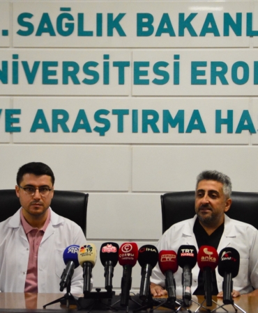 VATANDAŞIN BOĞAZINDAN ÇIKAN CANLI SÜLÜK DOKTORLARI BİLE ŞAŞIRTTI: "İLK DEFA GÖRDÜM"