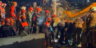 İSTANBUL VALİLİĞİNDEN BÜYÜKÇEKMECE'DEKİ GÖÇÜKLE İLGİLİ AÇIKLAMA: 3 KİŞİ GÖZALTINA ALINDI