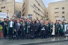 CİNAYETE KURBAN GİDEN AVUKAT HATİCE KOCAEFE DAVASINDA İLK DURUŞMA MESLEKTAŞLARI ADLİYE ÖNÜNDE ADALET İSTEDİ