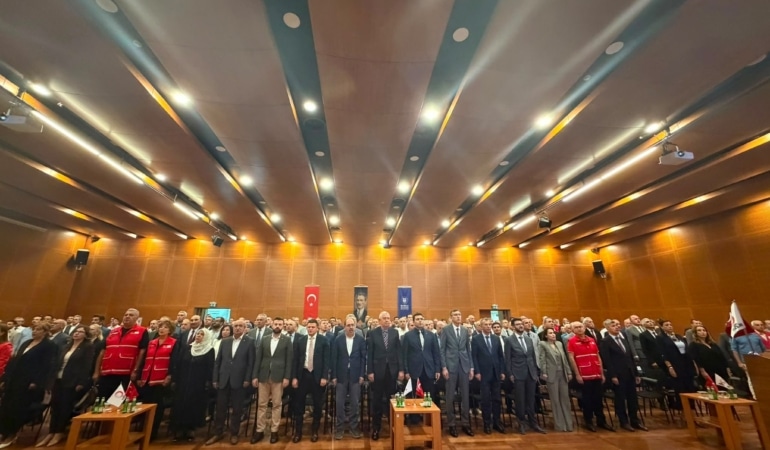 BURSA'DA REKOR KAN BAĞIŞINA TEŞEKKÜR BURSA'DA BİR EĞİTİM DÖNEMİNDE 18 BİN 67 ÜNİTE KAN BAĞIŞI TOPLANDI