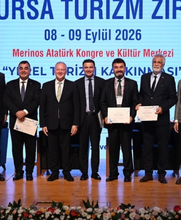 ULUDAĞ'A 190 BİN METREKARELİK SPOR ALANI İNŞA EDİLECEK TURİZM ZİRVESİ'NDE ULUDAĞ PLANI: 4 KİLOMETRELİK YAYA YOLU, 190 BİN METREKARE SPOR ALANI İNŞA EDİLECEK ULUDAĞ ALAN BAŞKANI CANDEMİR ZOROĞLU "ULUDAĞ'I 12 AY YAŞAYAN BİR DESTİNASYONA DÖNÜŞTÜRECEĞİZ" "TAHLİYESİ TAMAMLANAN 2 OTEL YIKILACAK"