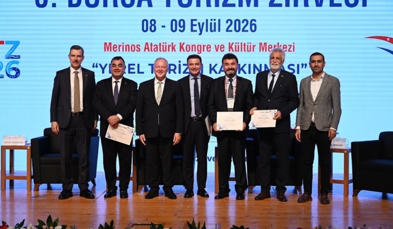 ULUDAĞ'A 190 BİN METREKARELİK SPOR ALANI İNŞA EDİLECEK TURİZM ZİRVESİ'NDE ULUDAĞ PLANI: 4 KİLOMETRELİK YAYA YOLU, 190 BİN METREKARE SPOR ALANI İNŞA EDİLECEK ULUDAĞ ALAN BAŞKANI CANDEMİR ZOROĞLU "ULUDAĞ'I 12 AY YAŞAYAN BİR DESTİNASYONA DÖNÜŞTÜRECEĞİZ" "TAHLİYESİ TAMAMLANAN 2 OTEL YIKILACAK"