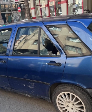 İNEGÖL'DE OTOMOBİLLE ÇARPIŞAN MOTOSİKLETİN SÜRÜCÜSÜ YARALANDI