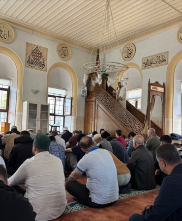 CUMA HUTBESİ'NDE SOSYAL MEDYA UYARISI: "BİR PAYLAŞIM YILLARCA TAŞINACAK YARAYA DÖNÜŞEBİLİR"