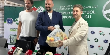 BURSASPOR BASKETBOL'A ŞORT VE TRİBÜN İSİM SPONSORLUĞU DESTEĞİ