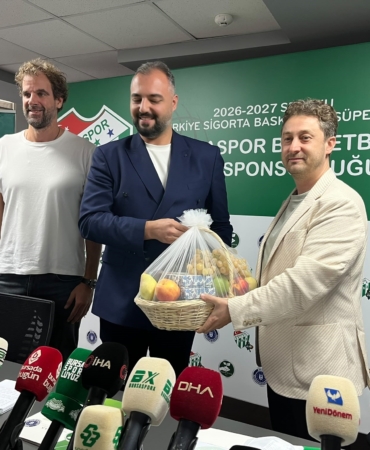 BURSASPOR BASKETBOL'A ŞORT VE TRİBÜN İSİM SPONSORLUĞU DESTEĞİ