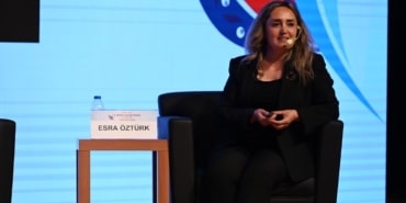 BURSA TURİZMİ İÇİN UZMANINDAN ÇARPICI TESPİT BURSA BÖLGESEL TURİST REHBERLERİ ODASI BAŞKAN YARDIMCISI ESRA ÖZTÜRK: "BİR ŞEHİR İÇİN TURİSTİN İLK VE SON İZLENİMİNİ ALTYAPI BELİRLİYOR" "TUR OTOBÜSLERİ TARİHİ ALANLARA ULAŞMAKTA ZORLANIYOR" " MURADİYE VE KÜLLİYELER PROGRAMLARDAN ÇIKMAMALI" "TEMİZ VE ERİŞİLEBİLİR TUVALET TEMEL ALTYAPIDIR" "TOPHANE'DE İLK İZLENİM KORNA SESİ OLMAMALI"