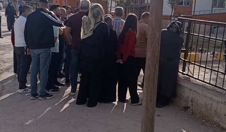 VAN'DA SİLAHLI ÖĞRENCİ ALARMI
