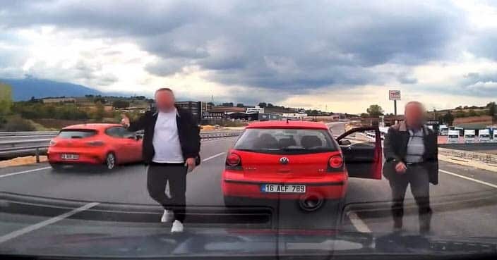 BURSA'DA YOL KESTİLER, 360 BİN LİRA CEZA YEDİLER