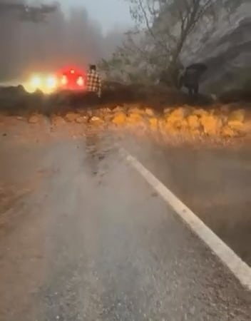 ULUDAĞ YOLUNDA HEYELAN KORKUTTU