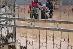 TAŞKINDA MAHSUR KALANLAR BÖYLE KURTARILDI