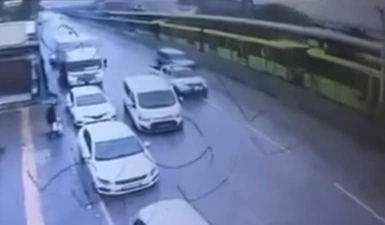 BURSA'DA SABAH SAATLERİNDE PEŞ PEŞE İKİ KAZA