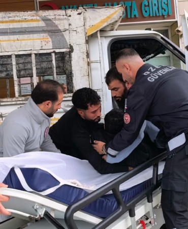 KAMYONETTEN DÜŞEN GENÇ YARALANDI