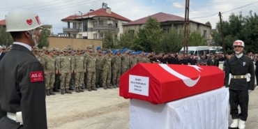 YÜKSEKOVA'NIN ŞEHİDİ GÖZYAŞLARI ARASINDA TOPRAĞA VERİLDİ