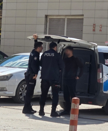 OKULA SİLAHLA GİREN GENÇ PANİK YAŞATTI, GERÇEK SONRADAN ORTAYA ÇIKTI