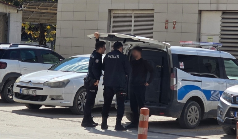 OKULA SİLAHLA GİREN GENÇ PANİK YAŞATTI, GERÇEK SONRADAN ORTAYA ÇIKTI