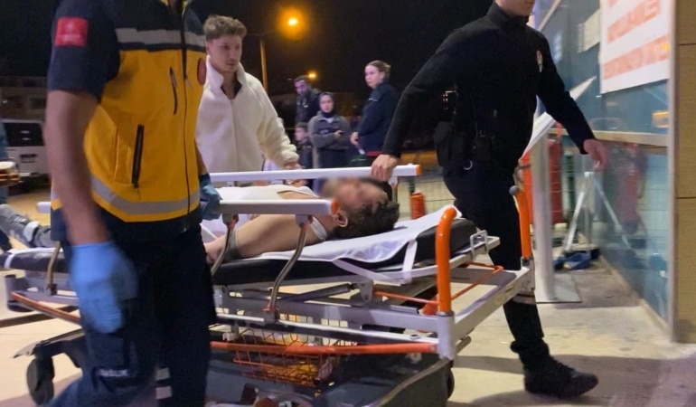KAFETERYADA ISITICI ALEV ALDI: 1'İ AĞIR 3 YARALI