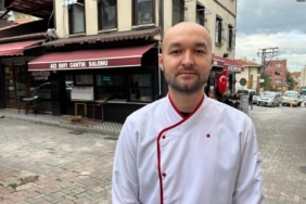 BAKANLIĞIN KIYMASINDAKİ TEK TIRNAKLI TESPİTİ SEBEBİYLE TAĞŞİŞ LİSTESİNE ALDIĞI BURSA'NIN MEŞHUR CANTIKÇISI KONUŞTU 70 YILLIK İŞLETMEDEN AÇIKLAMA: "YASAL HAKLARIMIZI SONUNA KADAR ARAYACAĞIZ" "EVDE HAZIRLANIP CANTIK YAPILMASI İÇİN GETİRİLEN KIYMA HARCINDAN BULAŞMA OLABİLİR"