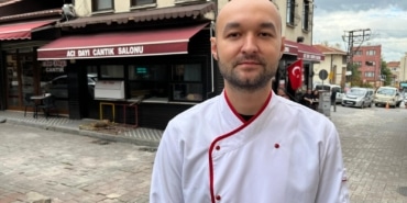 BAKANLIĞIN KIYMASINDAKİ TEK TIRNAKLI TESPİTİ SEBEBİYLE TAĞŞİŞ LİSTESİNE ALDIĞI BURSA'NIN MEŞHUR CANTIKÇISI KONUŞTU 70 YILLIK İŞLETMEDEN AÇIKLAMA: "YASAL HAKLARIMIZI SONUNA KADAR ARAYACAĞIZ" "EVDE HAZIRLANIP CANTIK YAPILMASI İÇİN GETİRİLEN KIYMA HARCINDAN BULAŞMA OLABİLİR"
