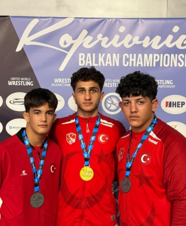 BÜYÜKŞEHİR BELEDİYESPORLU GÜREŞÇİLERDEN 3 MADALYA
