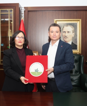 BAŞKAN ERKAN AYDIN'DAN OSMANGAZİ'NİN GELECEĞİNE YÖNELİK İŞ BİRLİĞİ OSMANGAZİ BELEDİYESİ İLE MİMARLAR ODASI PROTOKOL İMZALADI